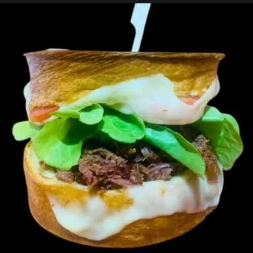 Croger pulled beef (croissant burger)